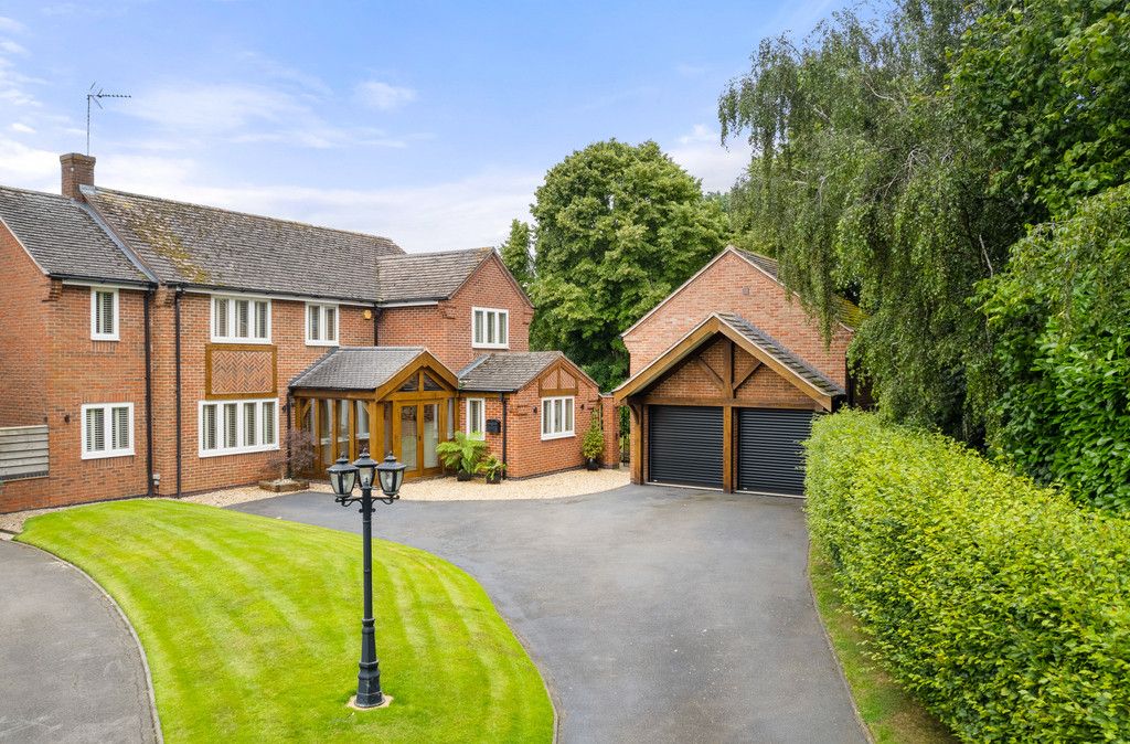 4 bed detached house for sale in Rochester Close, Kibworth Harcourt LE8, £850,000