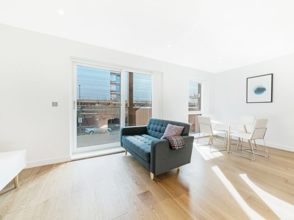 1 bed flat for sale in Lassen House, Colindale Gardens, Colindale NW9, £350,000