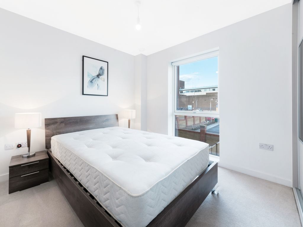 1 bed flat for sale in Lassen House, Colindale Gardens, Colindale NW9, £350,000