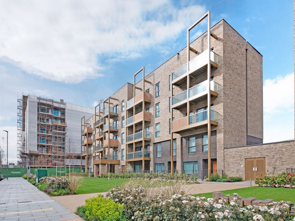 1 bed flat for sale in Lassen House, Colindale Gardens, Colindale NW9, £350,000