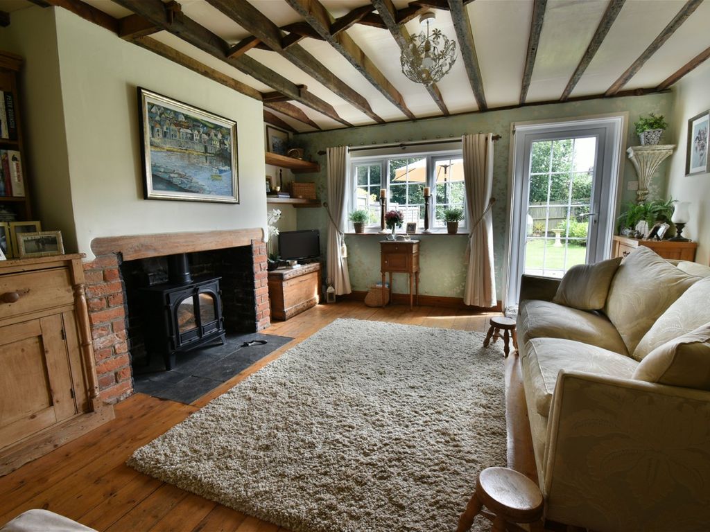 2 bed cottage for sale in Peasemore, Newbury RG20, £475,000