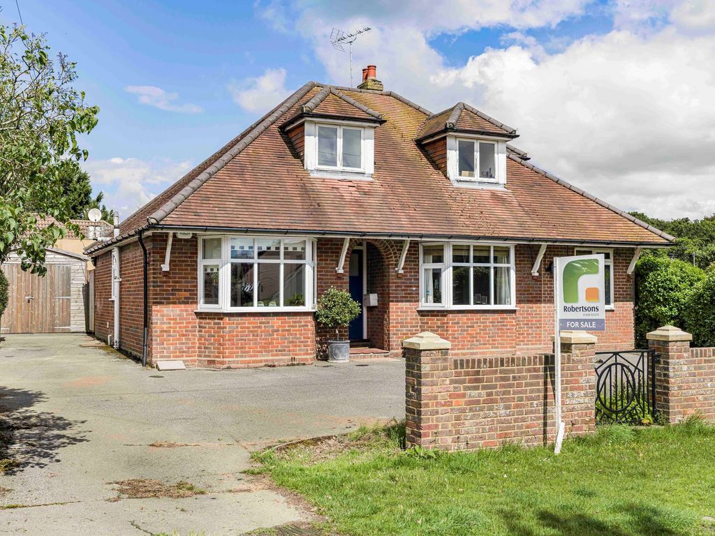 4 bed detached house for sale in Oakland Way, Flackwell Heath HP10, £600,000