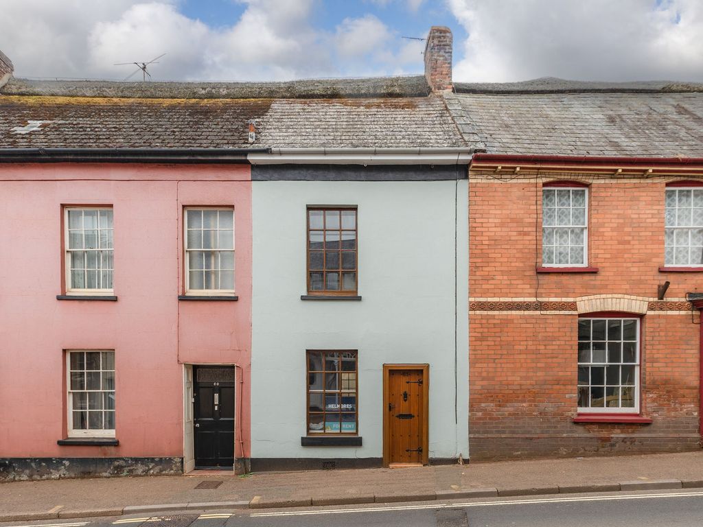 2 bed terraced house to rent in High Street, Crediton EX17, £750 pcm