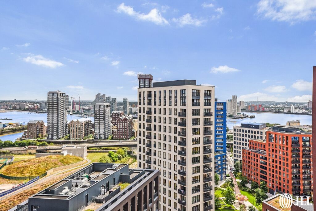 1 bed flat for sale in City Island Way, London E14, £500,000