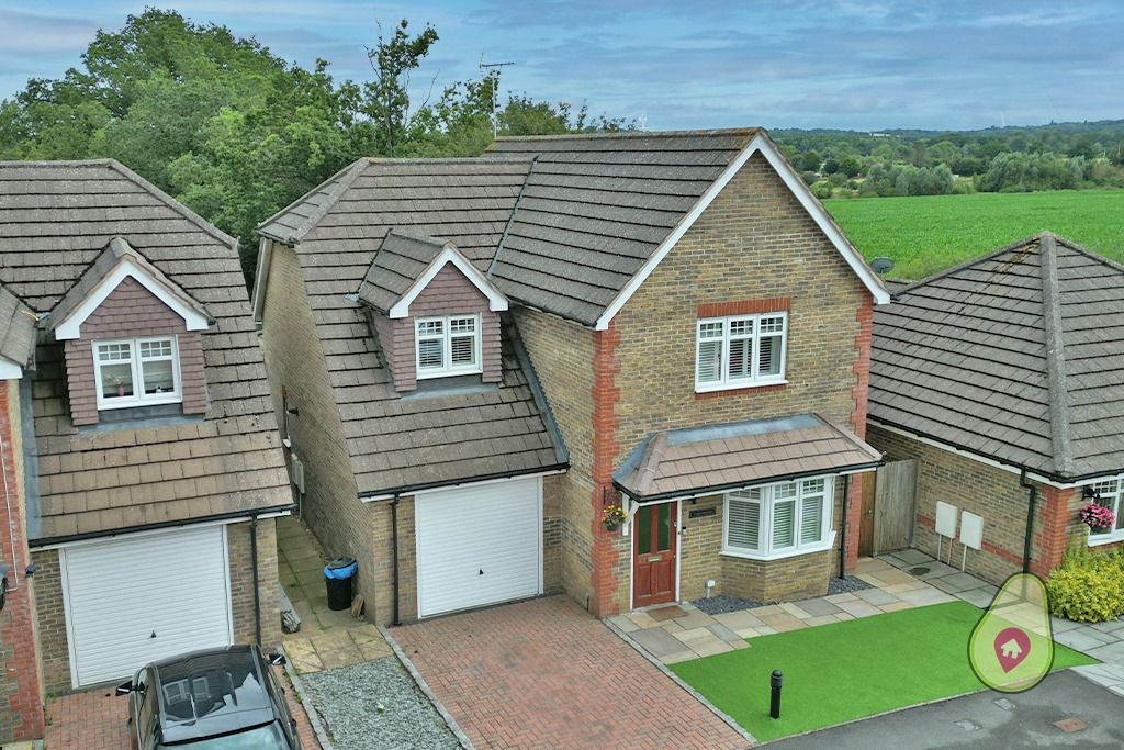4 bed detached house for sale in Oatlands Chase, Shinfield, Reading RG2, £640,000