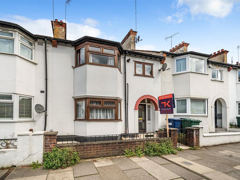 3 bed property for sale in North End Road, Golders Green NW11, £799,950