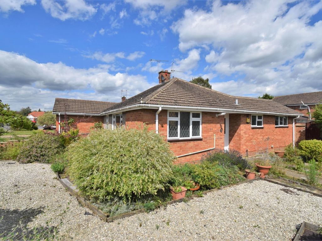 2 bed bungalow for sale in Conway Road, Taplow, Maidenhead SL6, £450,000