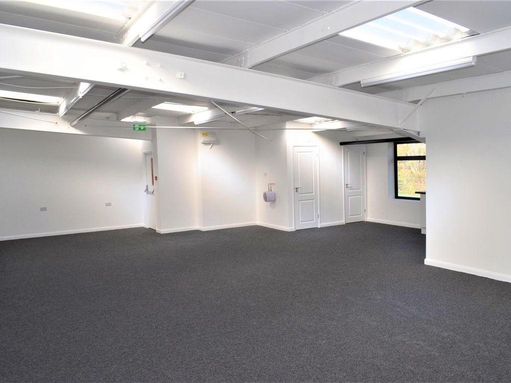 Office to let in Chigwell Lane, Loughton IG10, £19,500 pa