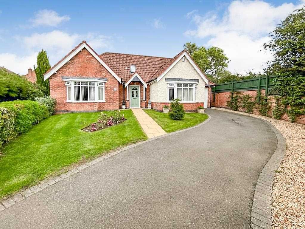3 bed detached bungalow for sale in East End, Long Clawson, Melton Mowbray LE14, £500,000
