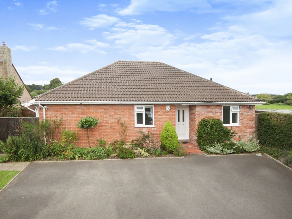 3 bed bungalow for sale in Over Stratton, South Petherton TA13, £425,000