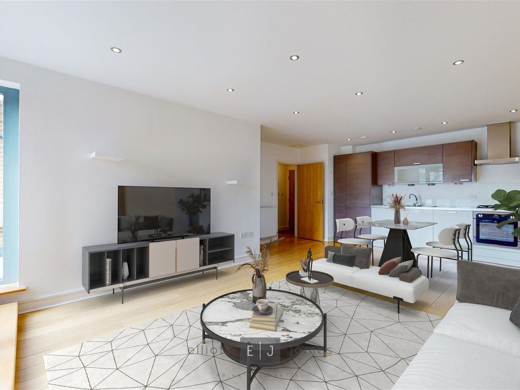 2 bed flat for sale in High Road, Woodford Green IG8, £475,000