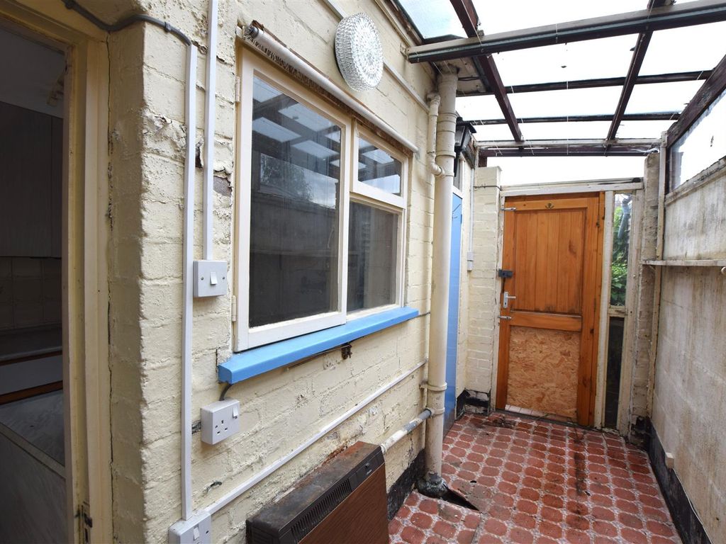 2 bed terraced house for sale in Victoria Street, Worcester WR3, £135,000