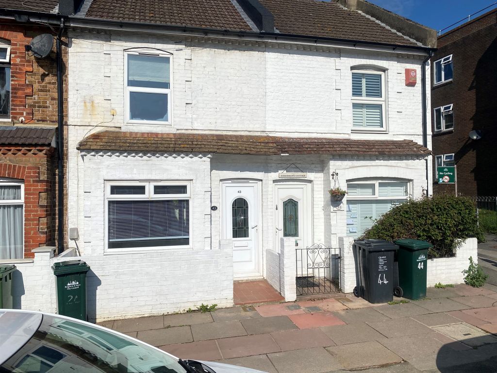 2 bed terraced house for sale in Whitehawk Road, Brighton BN2, £375,000