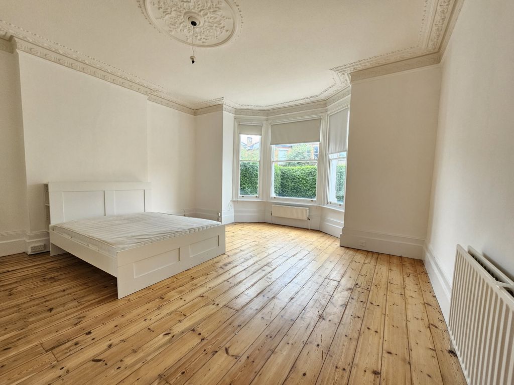 2 bed flat to rent in Exeter Road, Mapesbury NW2, £3,000 pcm