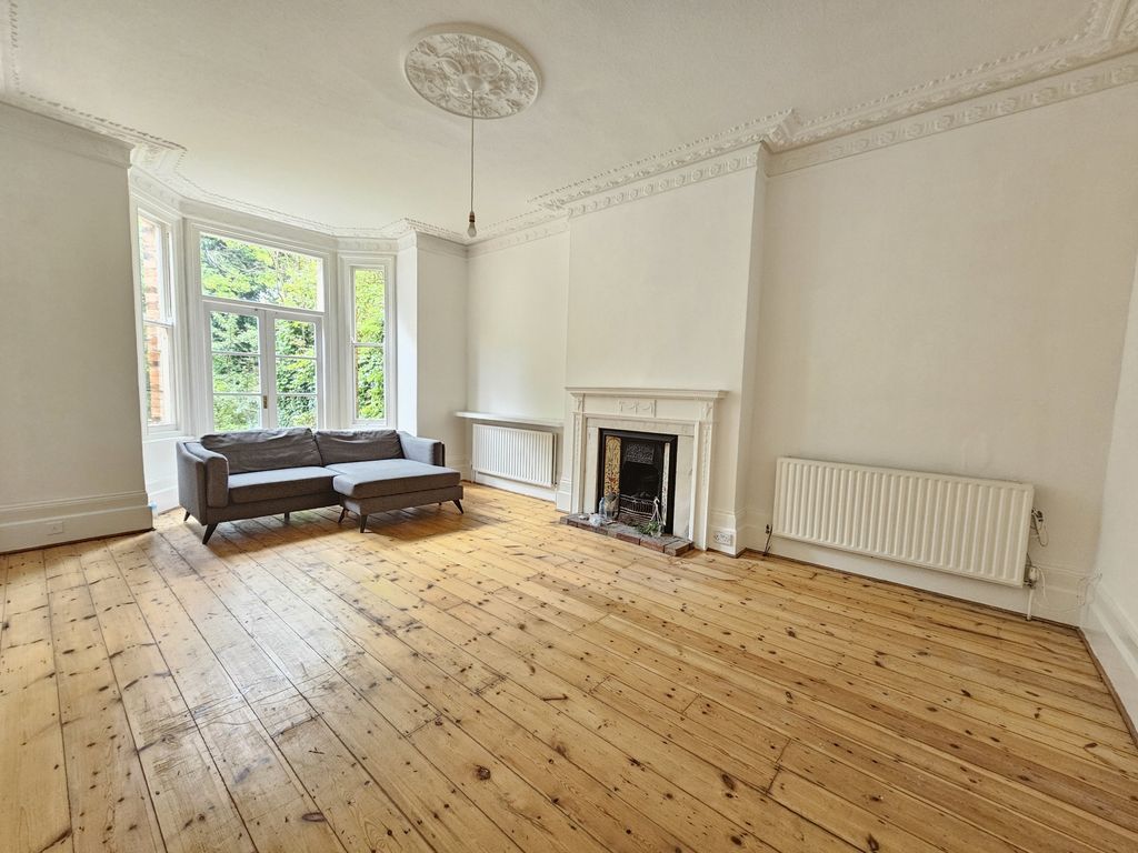 2 bed flat to rent in Exeter Road, Mapesbury NW2, £3,000 pcm