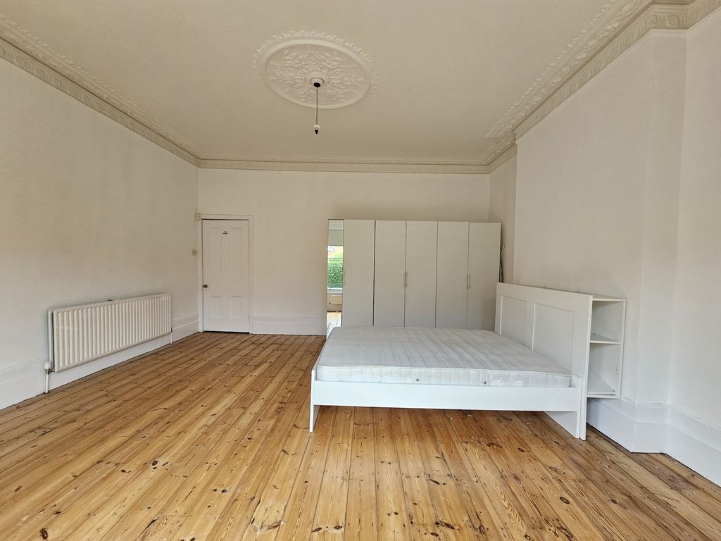 2 bed flat to rent in Exeter Road, Mapesbury NW2, £3,000 pcm