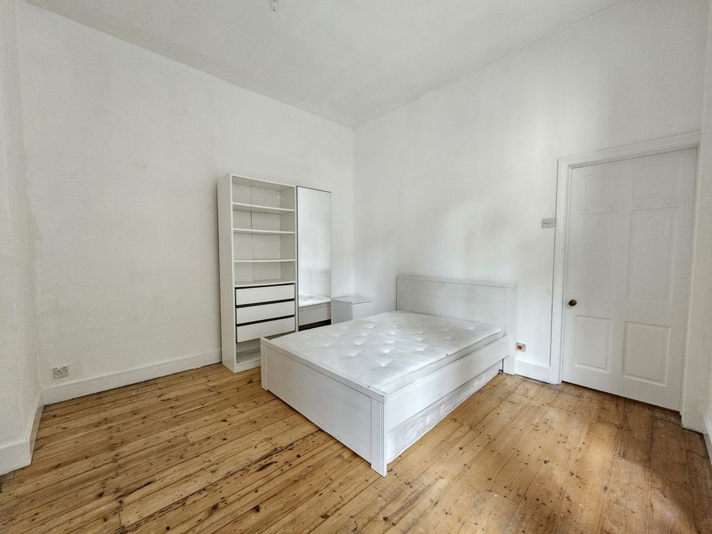 2 bed flat to rent in Exeter Road, Mapesbury NW2, £3,000 pcm