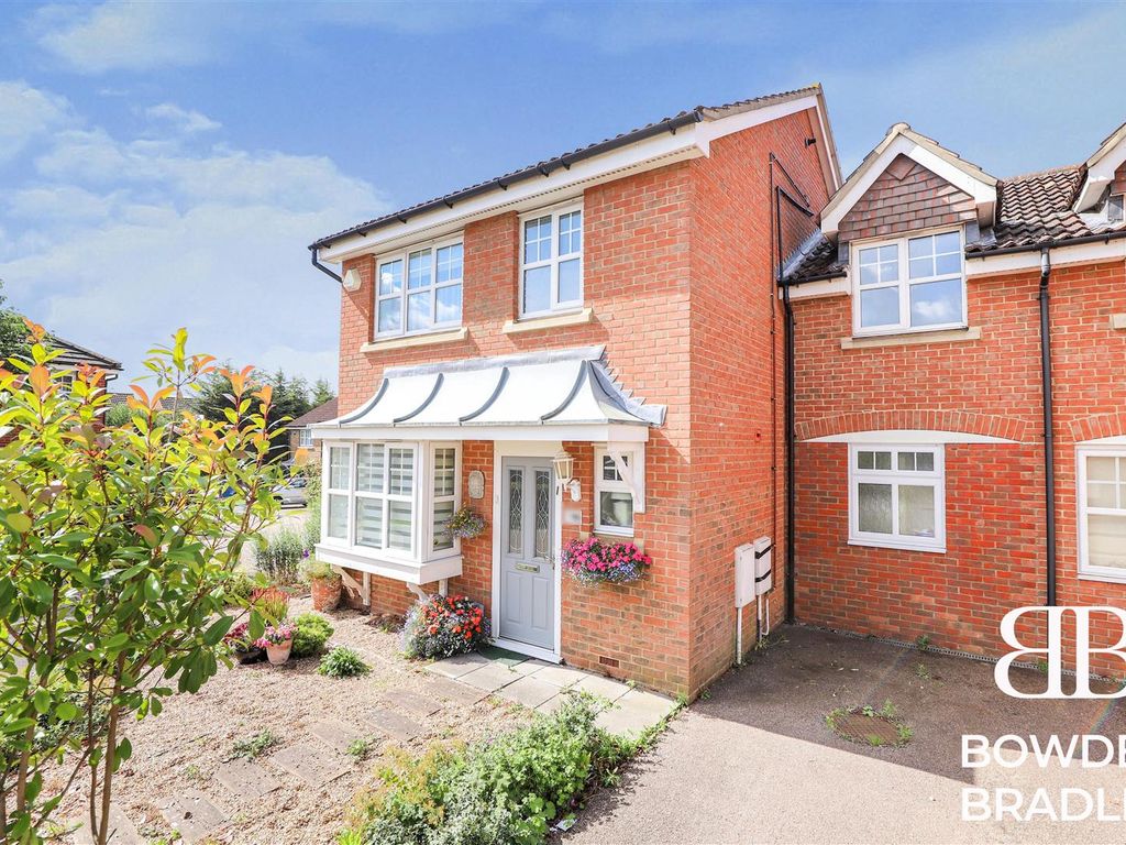 3 bed semi-detached house for sale in Ludham Close, Ilford IG6, £550,000
