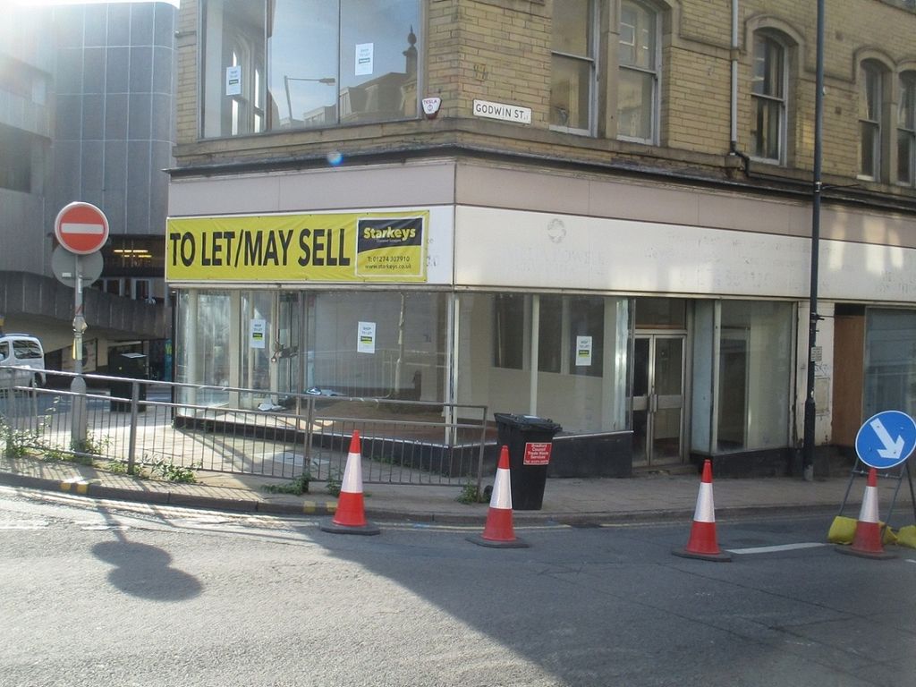 Retail premises to let in Westgate, Bradford BD1, £12,500 pa