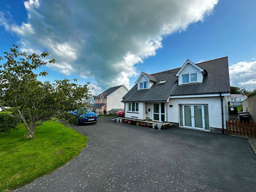 3 bed bungalow for sale in Llandysul Road, New Quay SA45, £399,950