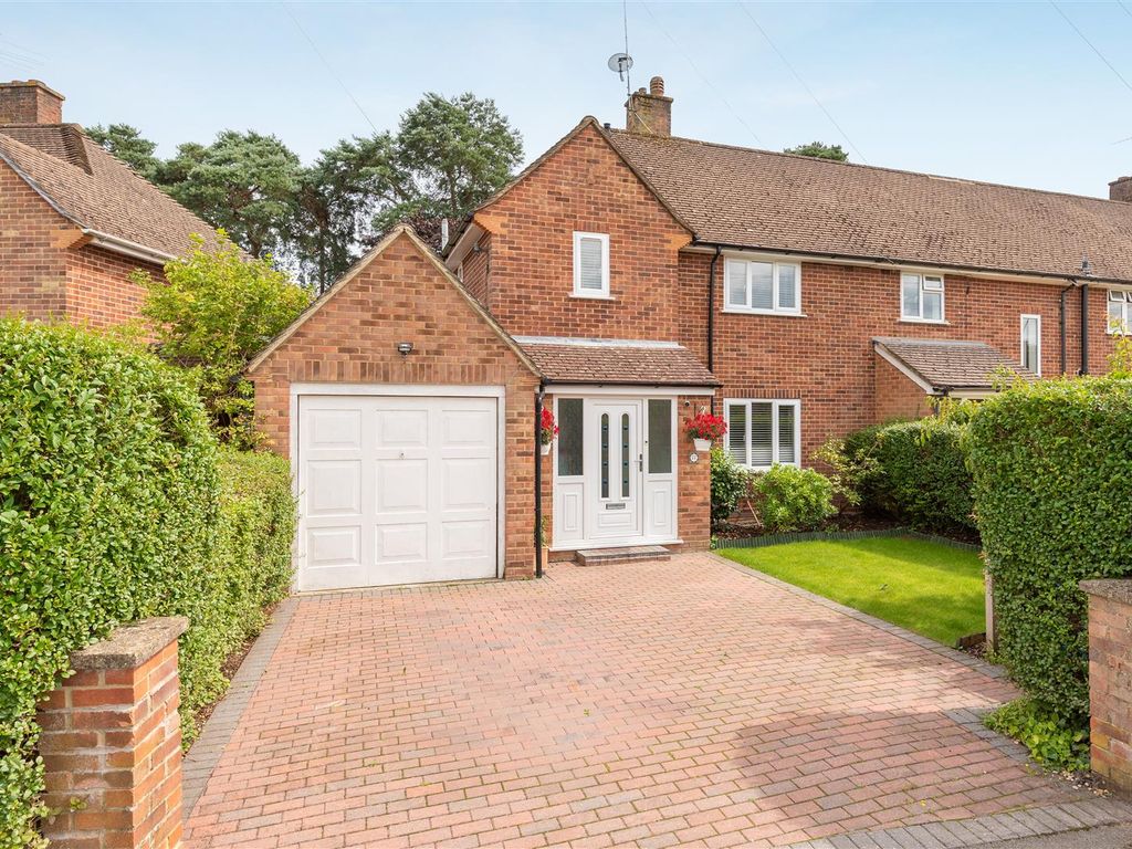 3 bed end terrace house for sale in Bouldish Farm Road, Ascot SL5, £550,000