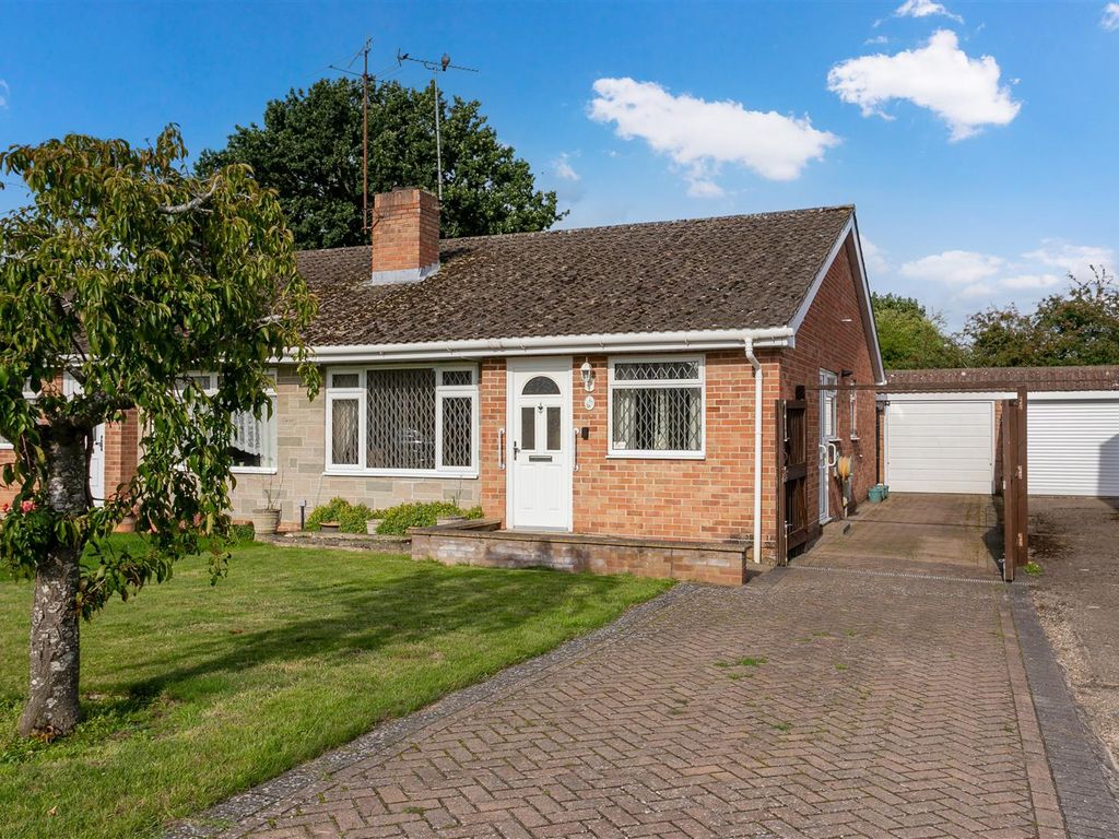 3 bed bungalow for sale in Hungerford Drive, Maidenhead SL6, £415,000
