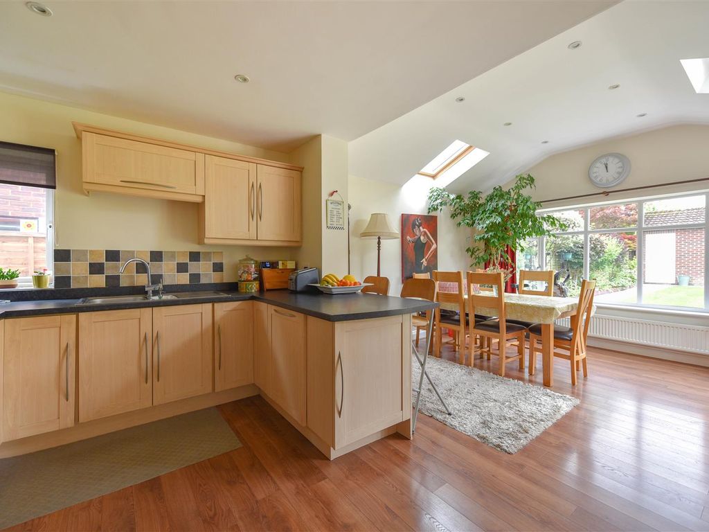 4 bed detached house for sale in Bromham Road, Biddenham, Bedford MK40, £635,000