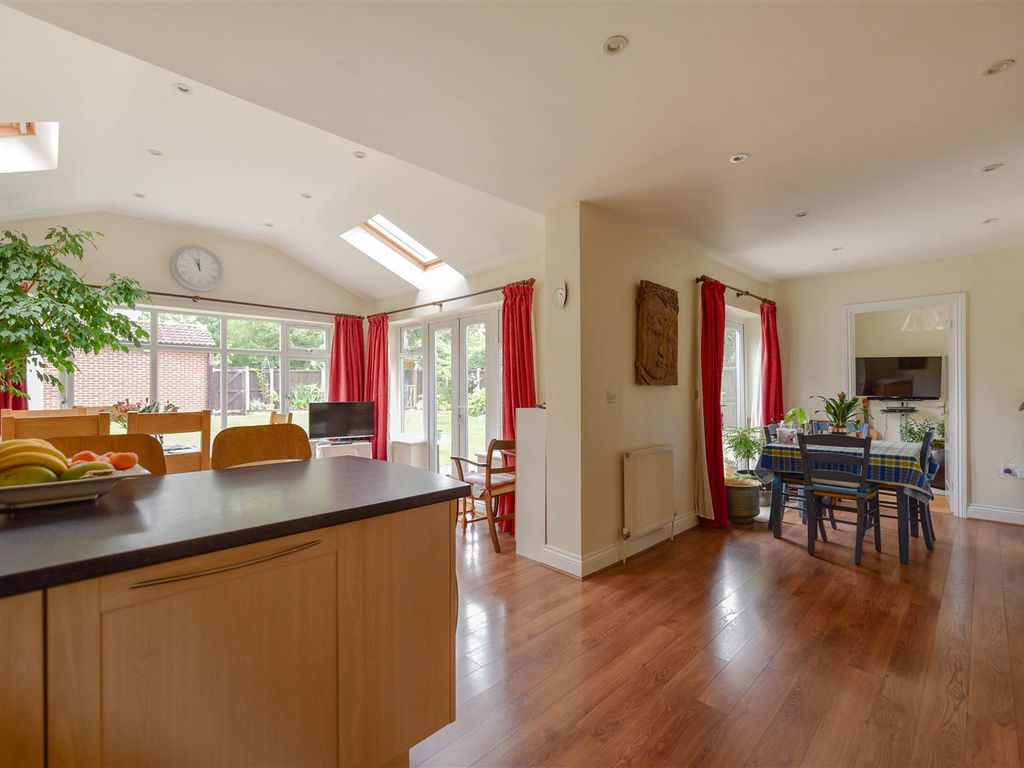 4 bed detached house for sale in Bromham Road, Biddenham, Bedford MK40, £635,000
