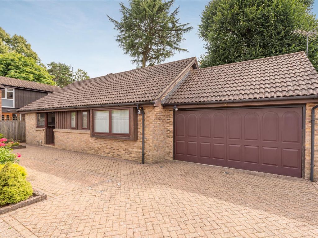 3 bed detached bungalow for sale in Cavendish Meads, Ascot SL5, £650,000