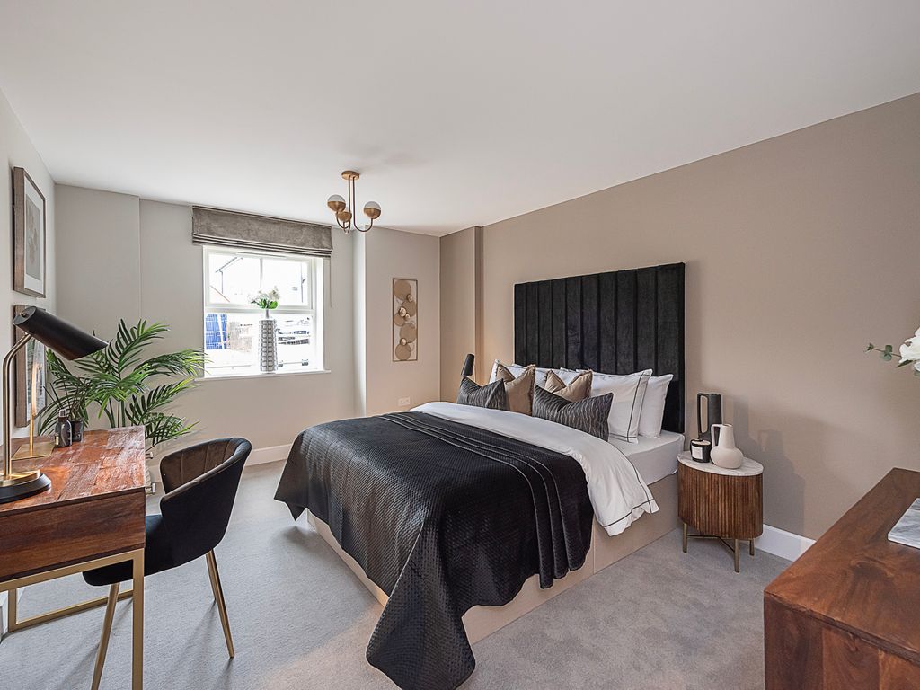 2 bed flat for sale in Bloomfield Road, Harpenden, Hertfordshire AL5, £535,000