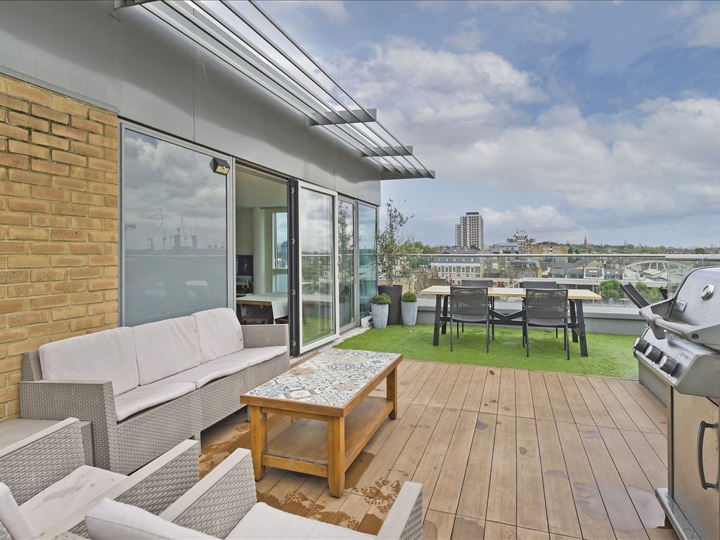 2 bed property for sale in Goldhawk Road, London W12, £975,000
