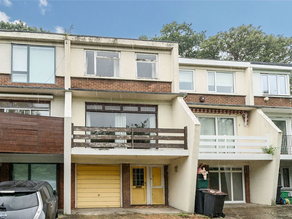 3 bed terraced house for sale in Highland Road, Bromley BR2, £425,000