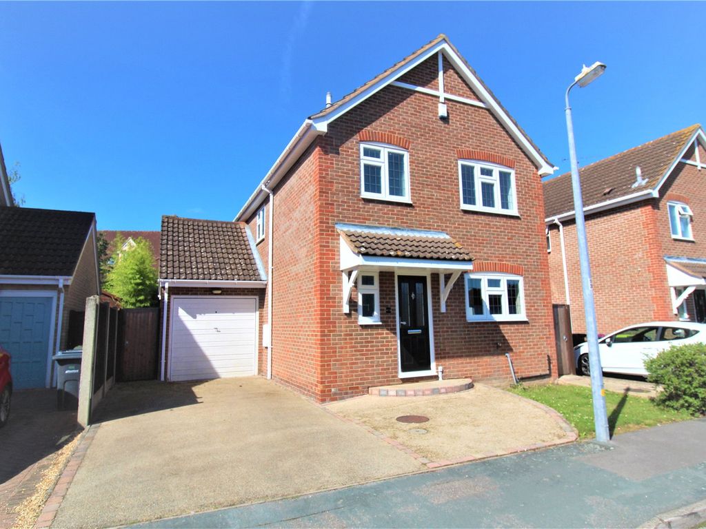 3 bed detached house for sale in Stanley Road, Rochford, Essex SS4, £425,000