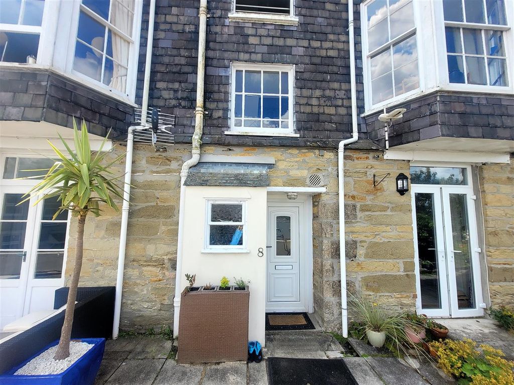 2 bed flat for sale in Beacon Street, Falmouth TR11, £350,000