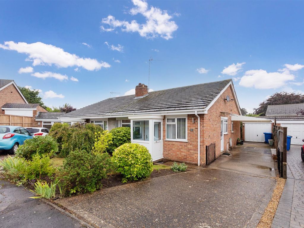 2 bed bungalow for sale in Burcot Gardens, Maidenhead SL6, £435,000