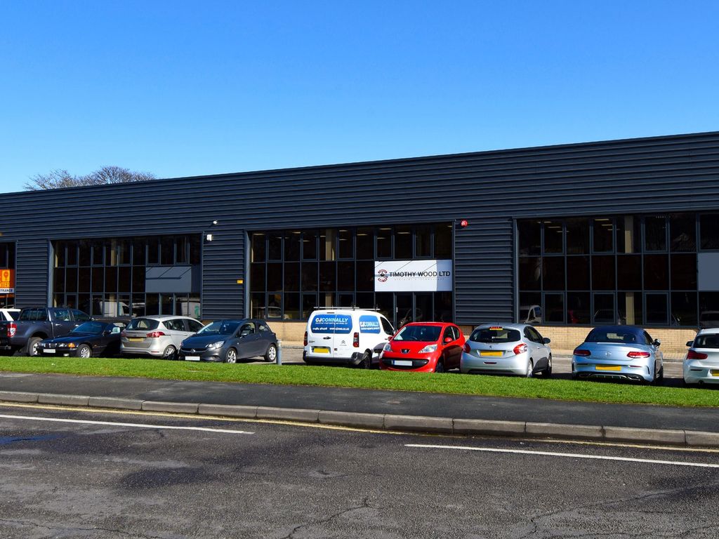 Industrial to let in Unit 20, The Ringway, Beck Road, Huddersfield HD1, £43,650 pa