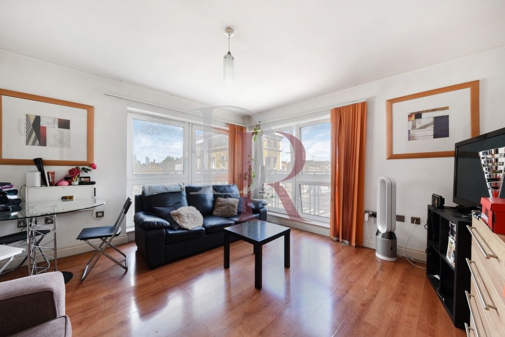 2 bed flat for sale in St. Davids Square, Isle Of Dogs E14, £380,000