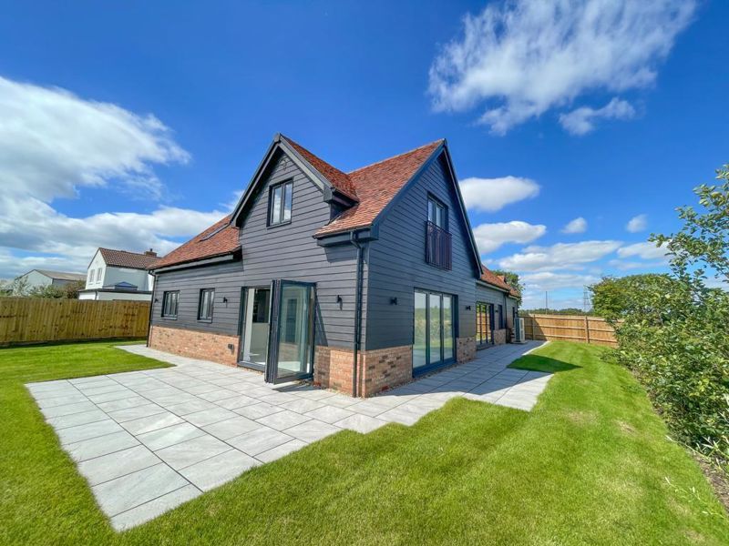 4 bed detached house for sale in Chalgrave, Dunstable LU5, £1,100,000