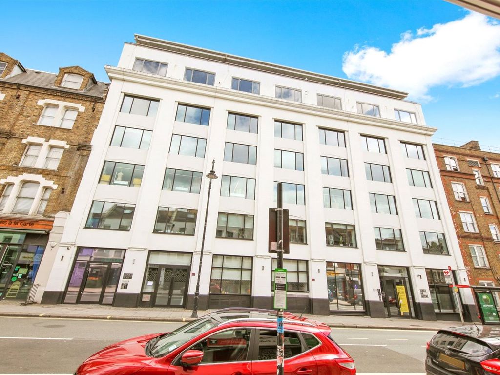 1 bed flat for sale in Kentish Town Road, London NW1, £425,000