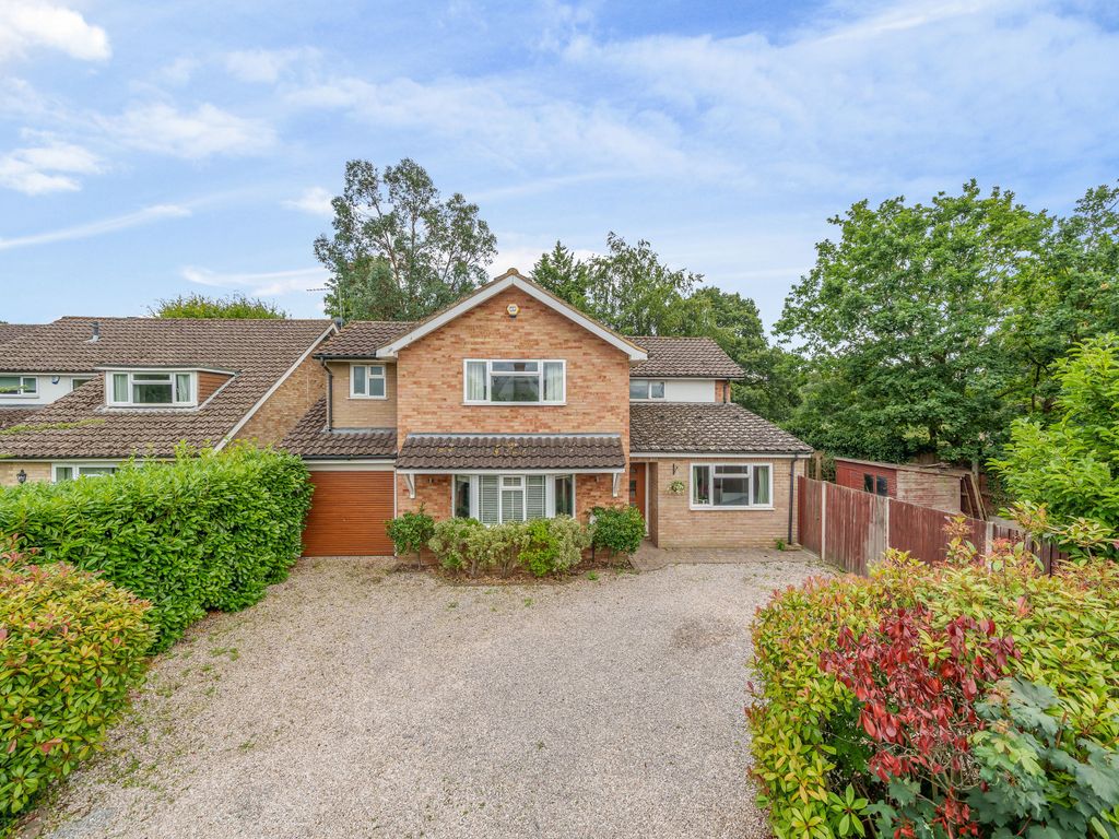 4 bed detached house for sale in The Pathway, Send GU23, £850,000