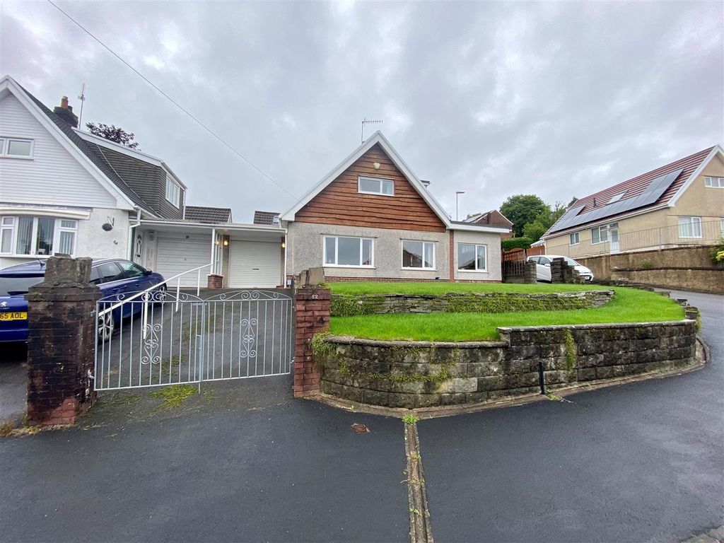 4 bed link-detached house for sale in Wimmerfield Crescent, Killay, Swansea SA2, £375,000