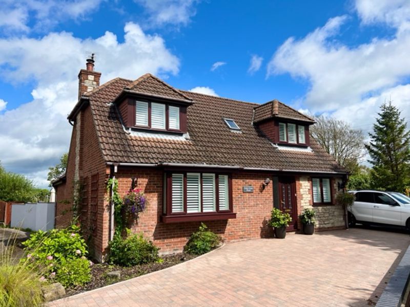 4 bed detached house for sale in Burton Road, Wool BH20., £500,000