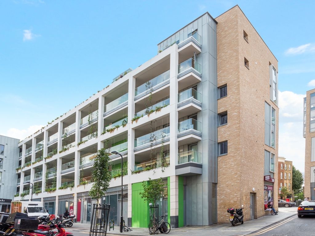 2 bed flat for sale in Lydian, Dalston Curve, Dalston E8, £595,000