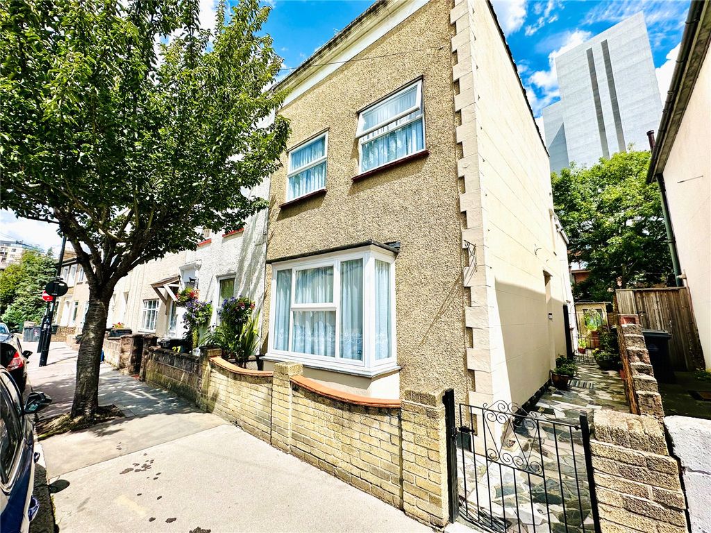 2 bed end terrace house for sale in Wandle Road, Central Croydon, East Croydon CR0, £400,000