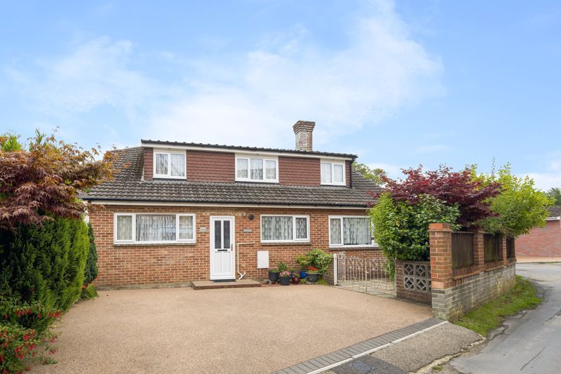 5 bed detached house for sale in Duck Street, Wool BH20, £600,000
