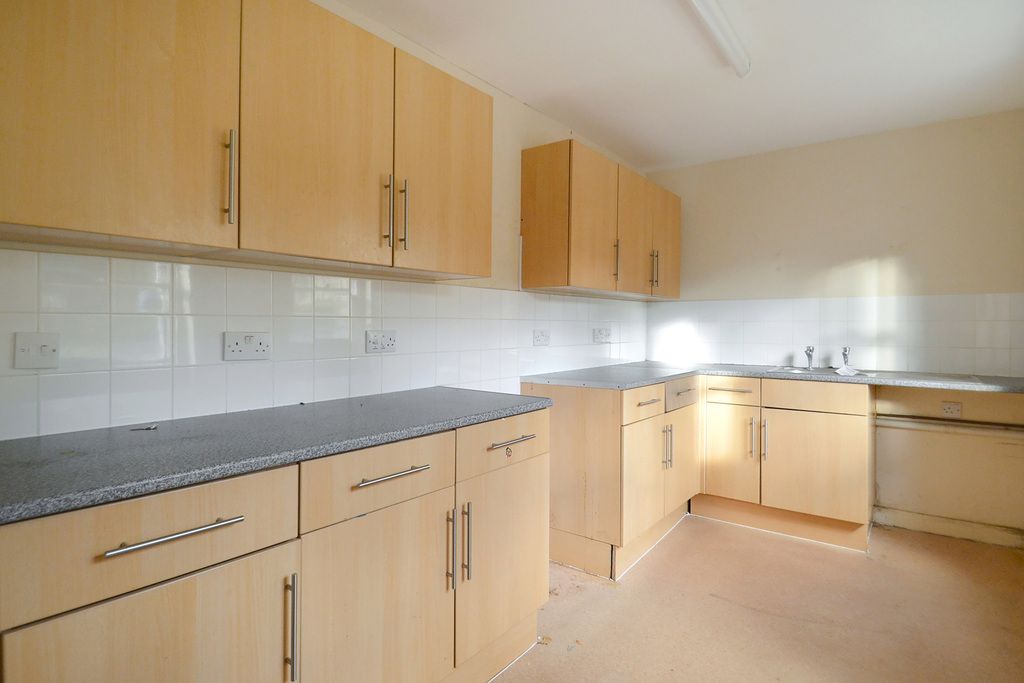 2 bed maisonette for sale in Lower Addiscombe Road, Addiscombe, Croydon CR0, £240,000