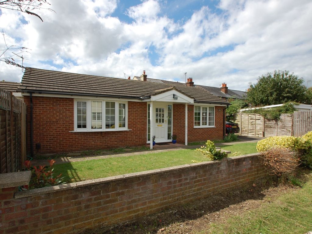 2 bed bungalow for sale in Sycamore Road, Chalfont St. Giles HP8, £650,000