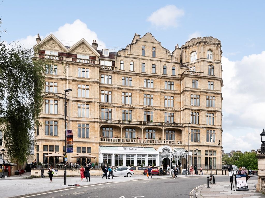 2 bed flat for sale in Grand Parade, Bath BA2, £380,000