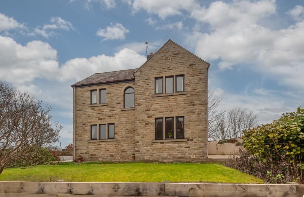 4 bed detached house for sale in Halifax Road, Brighouse HD6, £347,000