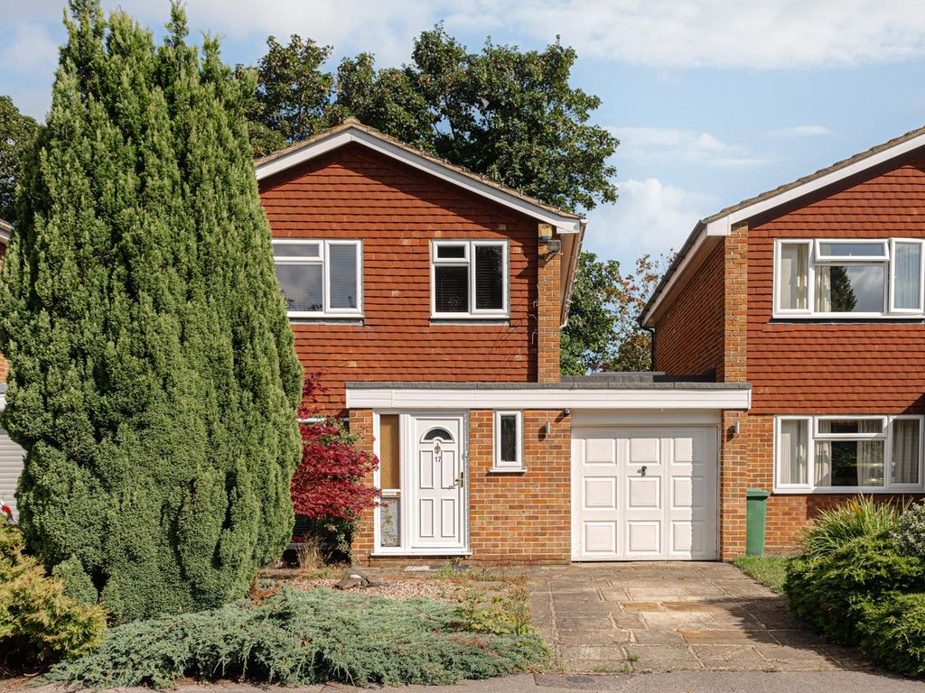 3 bed link-detached house for sale in Cypress Way, Banstead SM7, £600,000